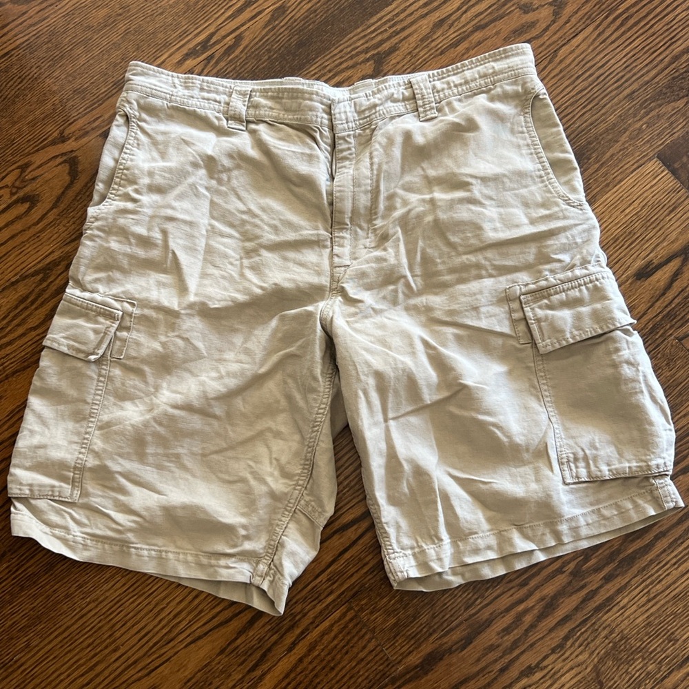 GAP Men's Cargo Shorts in Light Khaki
